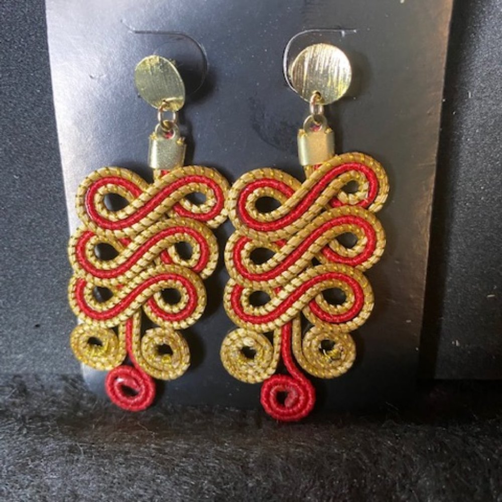 UNIQUE,  HAND MADE IN BRAZIL, EARRINGS MADE OF ""GOLDEN GRASS""